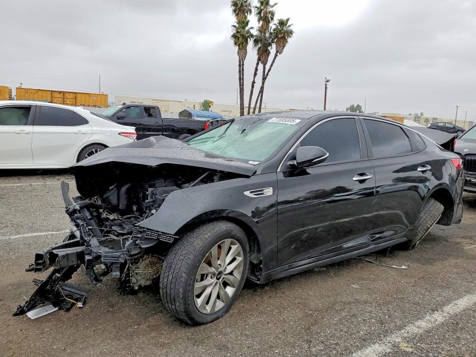 2018 KIA OPTIMA — VIN 5XXGT4L38JG252372