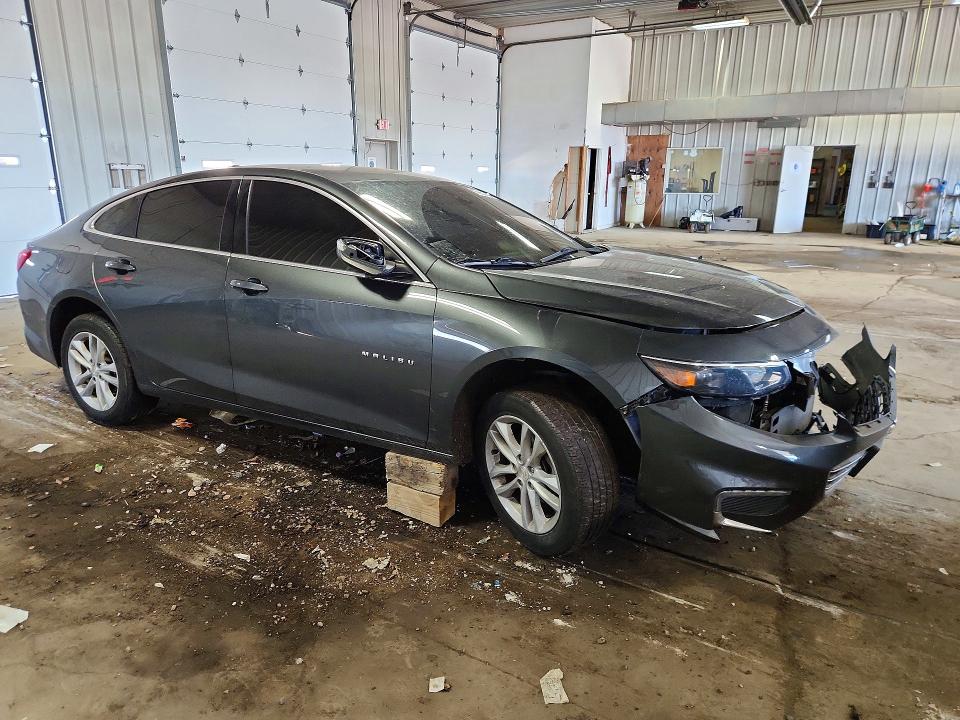 1G1ZD5ST2JF187555
