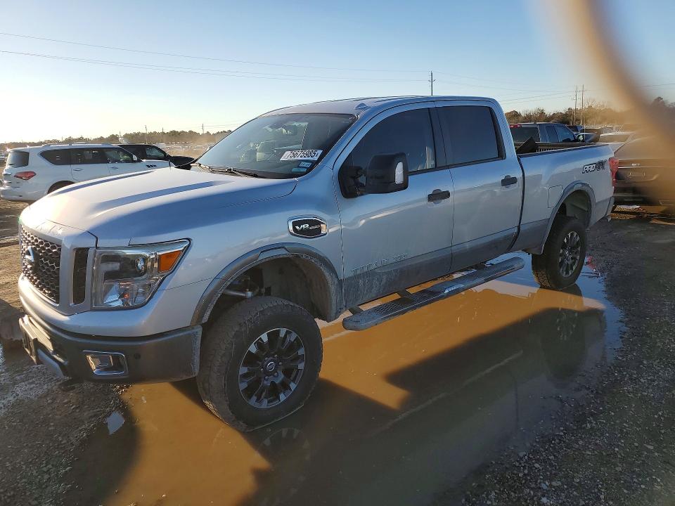 2017 NISSAN TITAN XD — VIN 1N6AA1F42HN557764