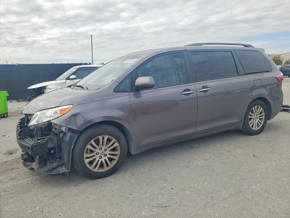 2017 TOYOTA SIENNA — VIN 5TDYZ3DC3HS865598