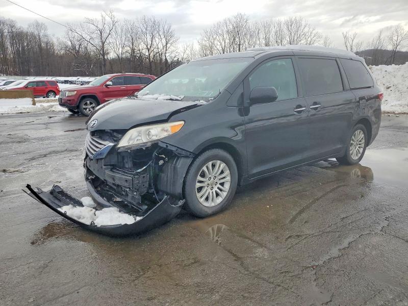 2015 TOYOTA SIENNA — VIN 5TDYK3DC1FS672397
