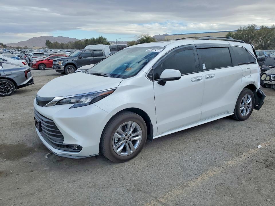 2025 TOYOTA SIENNA XLE — VIN 5TDJRKEC8SS281912