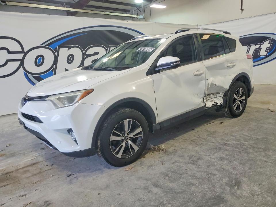 2018 TOYOTA RAV4 — VIN JTMWFREV8JD118924