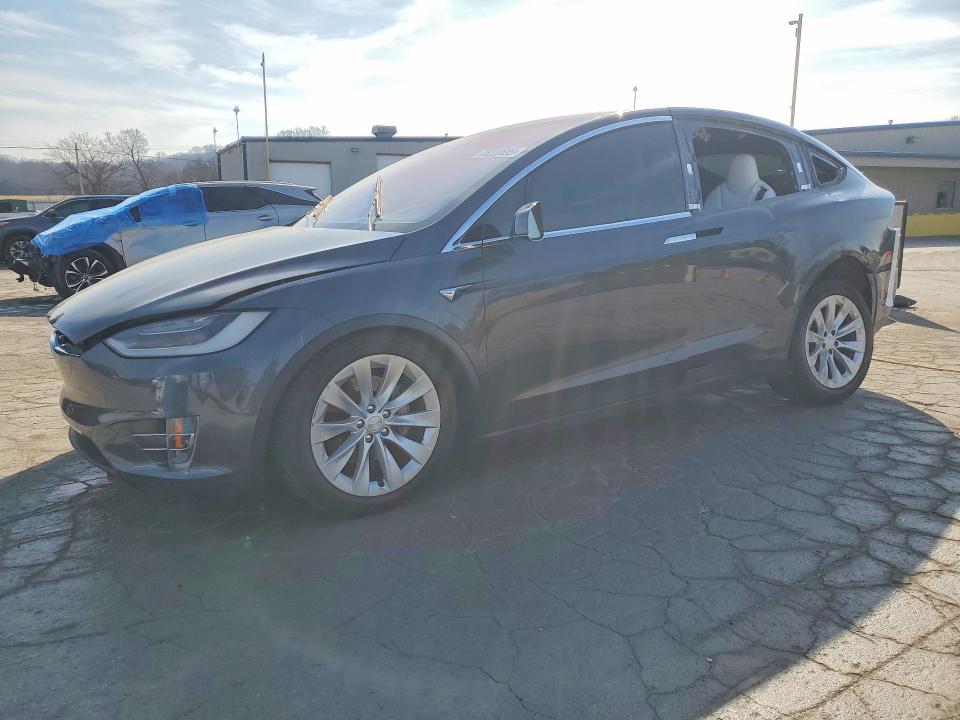 2017 TESLA MODEL X — VIN 5YJXCBE25HF059571