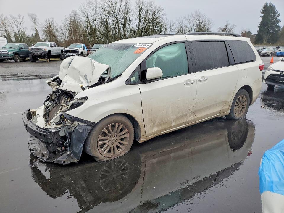 2017 TOYOTA SIENNA — VIN 5TDYZ3DCXHS810324