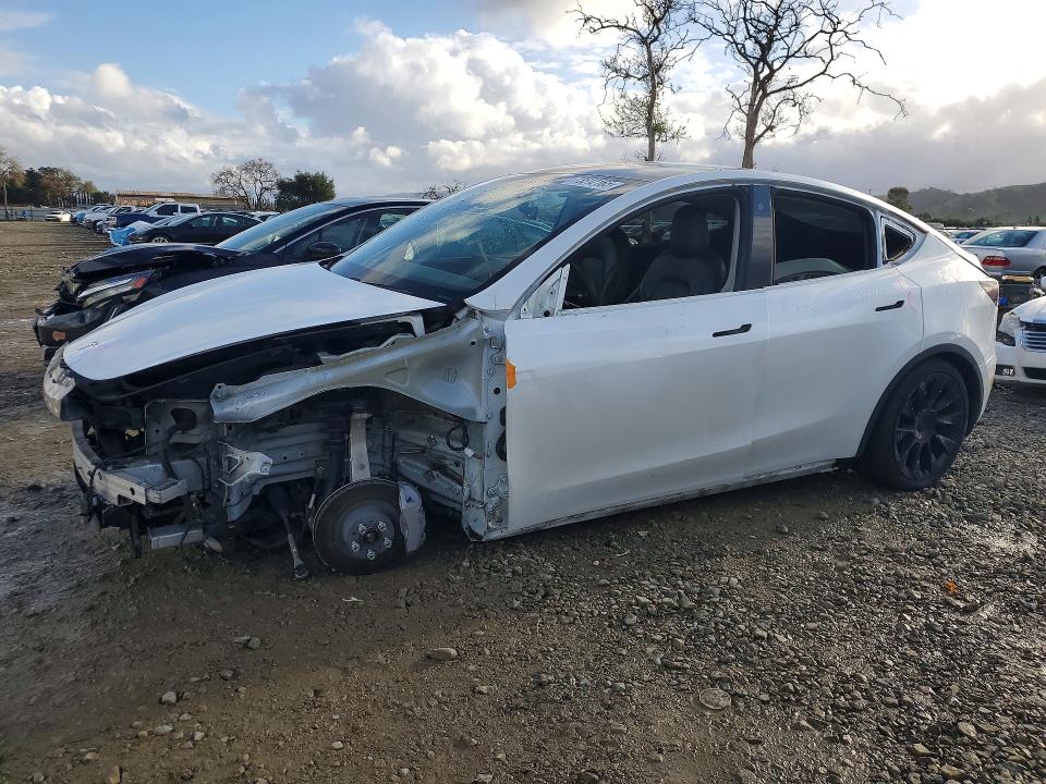 2021 TESLA MODEL Y — VIN 5YJYGDEE0MF070938