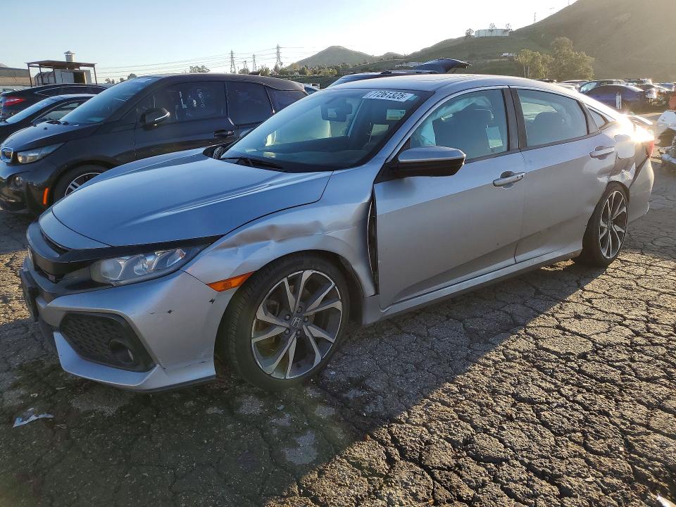 2018 HONDA CIVIC — VIN 2HGFC1E57JH705002