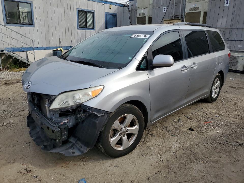 2015 TOYOTA SIENNA — VIN 5TDKK3DC8FS657188