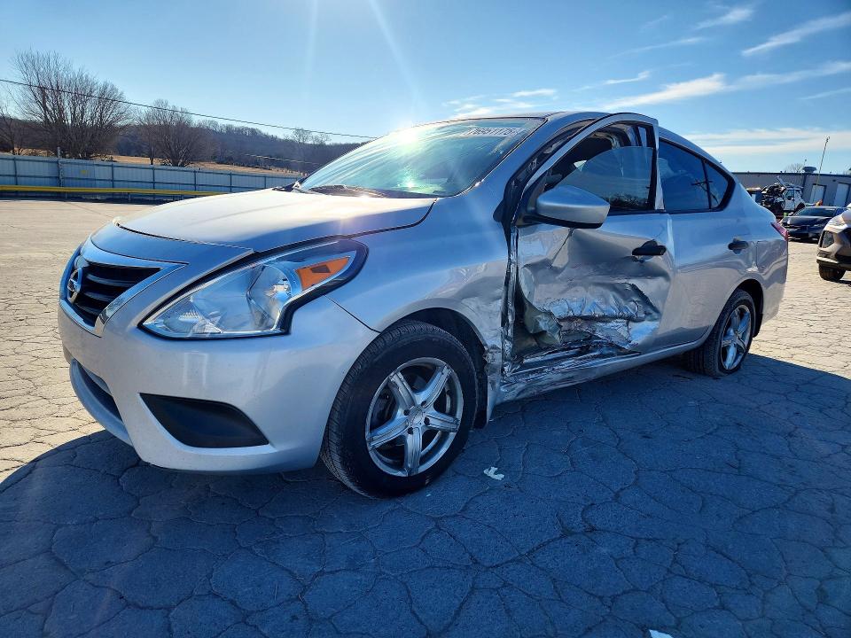 2018 NISSAN VERSA — VIN 3N1CN7AP8JL829313