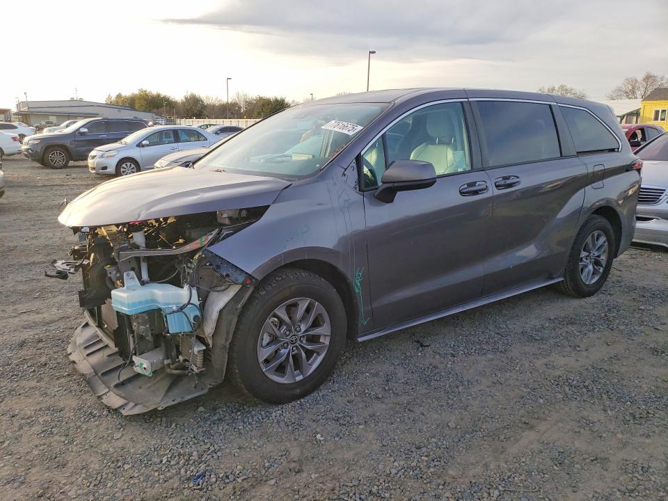2022 TOYOTA SIENNA — VIN 5TDKRKEC8NS122199