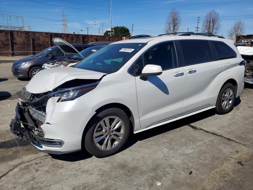 2022 TOYOTA SIENNA — VIN 5TDJRKEC7NS107947