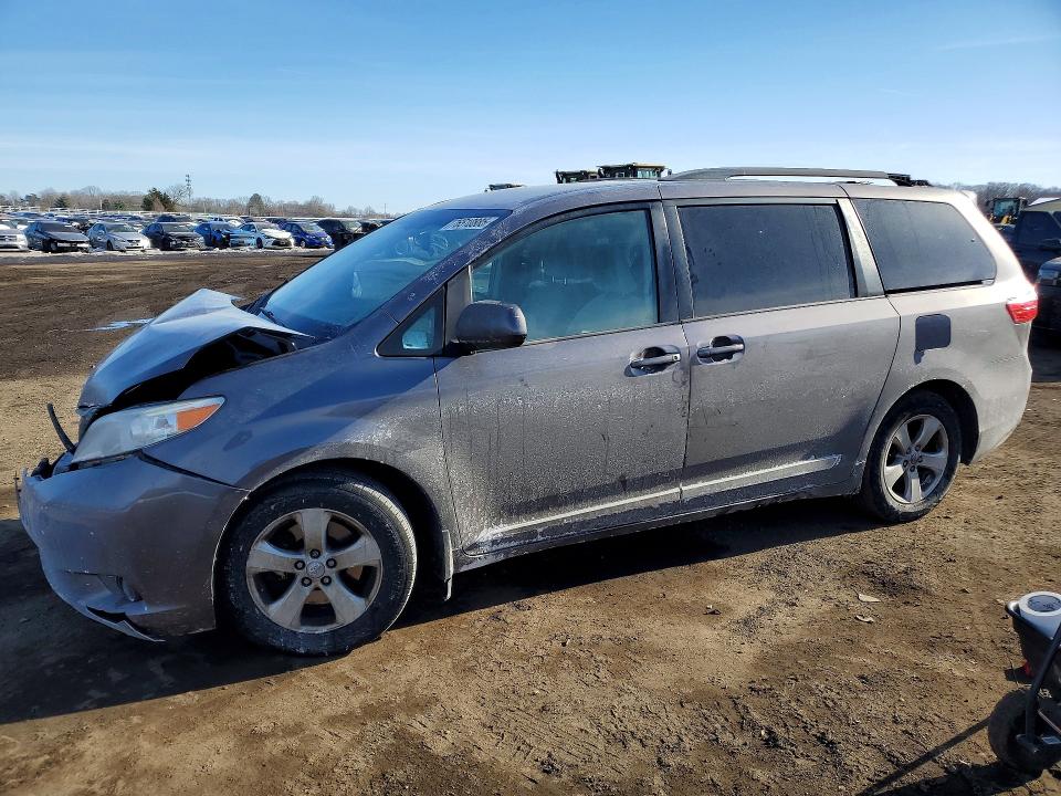 2015 TOYOTA SIENNA — VIN 5TDKK3DC1FS687245