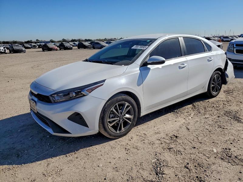 2024 KIA FORTE LX — VIN 3KPF24AD8RE716078
