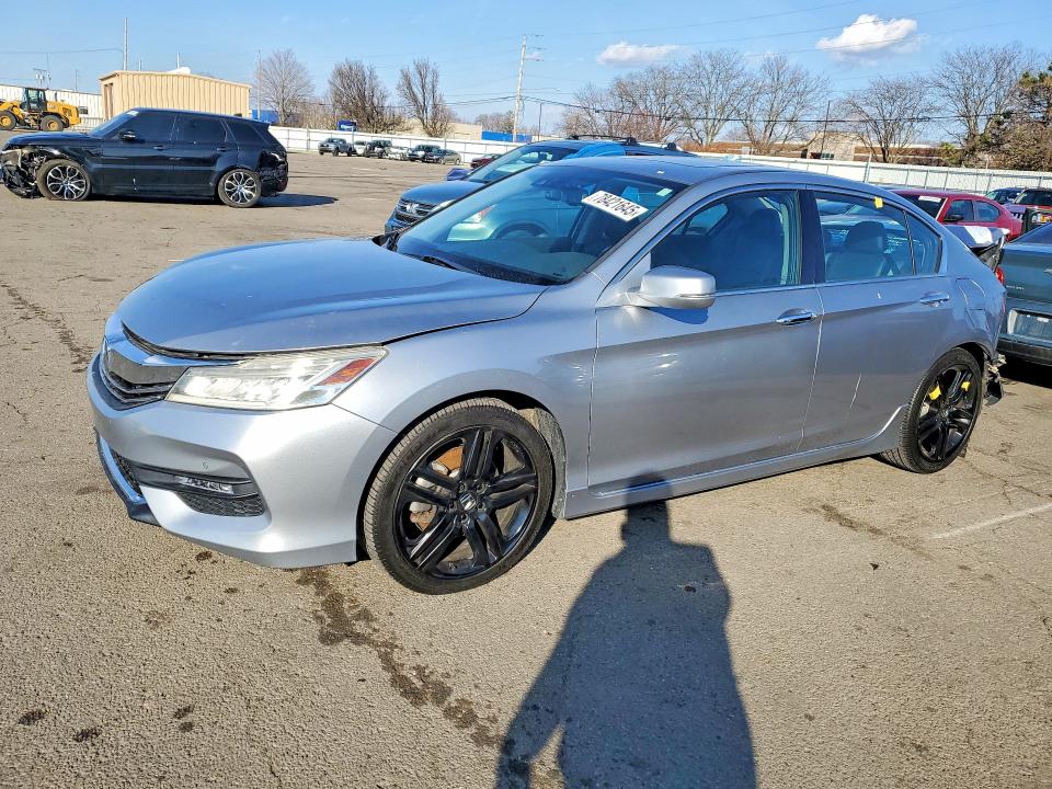 2017 HONDA ACCORD — VIN 1HGCR3F92HA042364