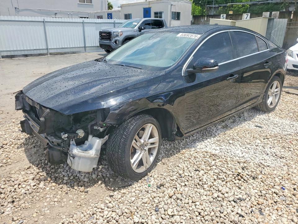 2015 VOLVO S60 — VIN YV140MFD6F1318902