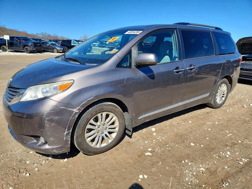 2016 TOYOTA SIENNA — VIN 5TDYK3DC7GS742230
