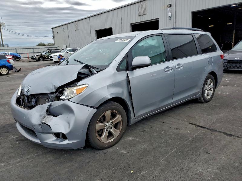 2015 TOYOTA SIENNA — VIN 5TDKK3DC1FS682143