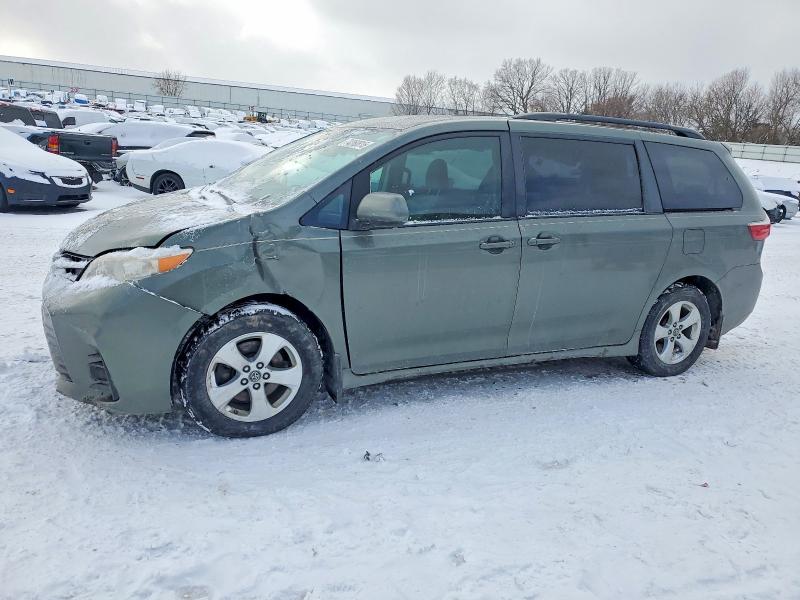 2018 TOYOTA SIENNA — VIN 5TDKZ3DC9JS923788