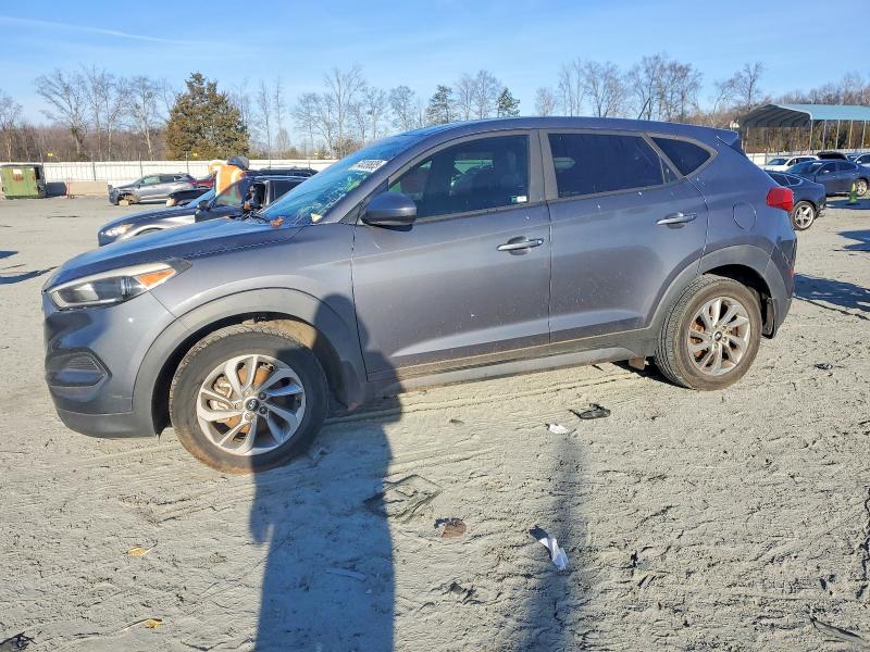 2017 HYUNDAI TUCSON SE — VIN KM8J23A43HU528083