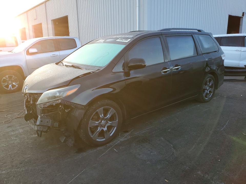 2017 TOYOTA SIENNA — VIN 5TDXZ3DCXHS885004