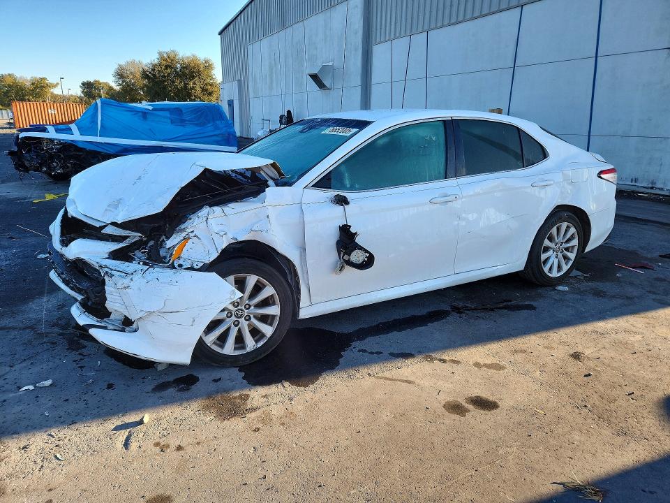 2018 TOYOTA CAMRY — VIN 4T1B11HK8JU157556