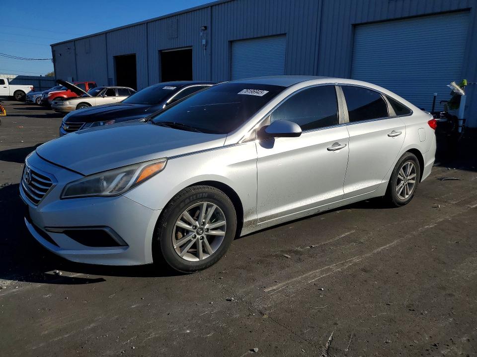 2017 HYUNDAI SONATA — VIN 5NPE24AF5HH580855
