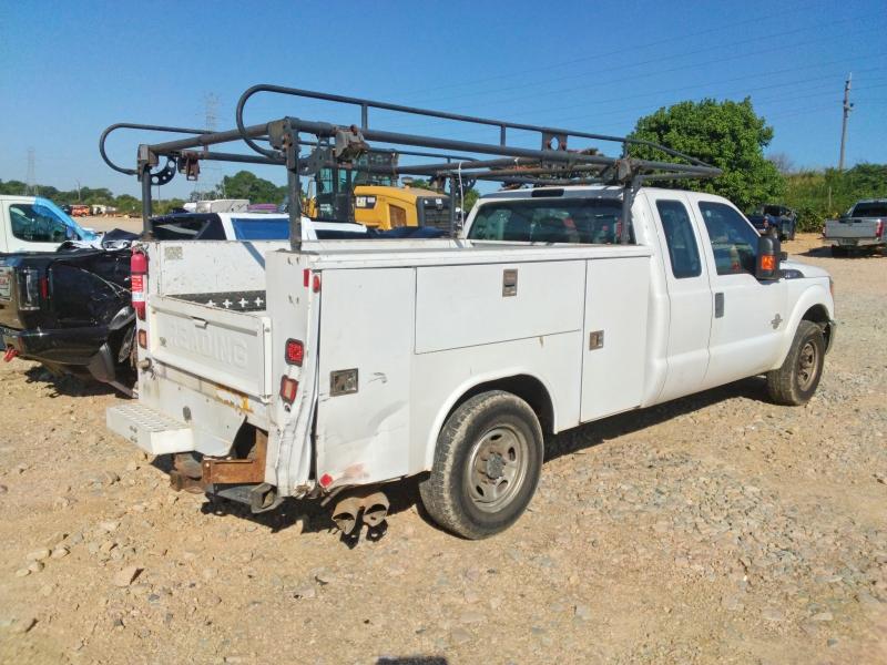 1FD8X3AT0GEA15583