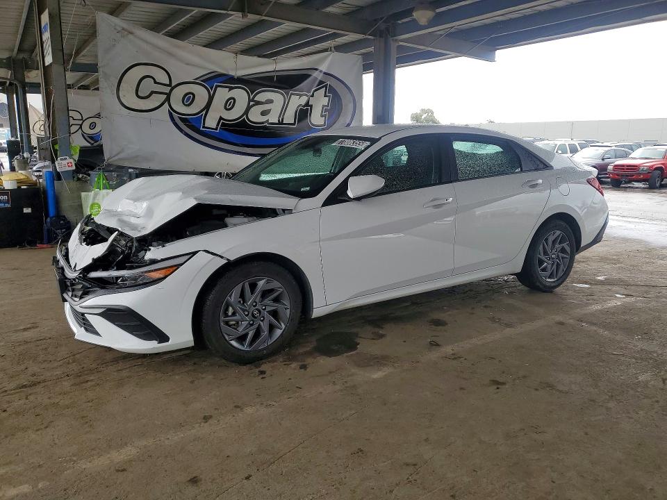 2024 HYUNDAI ELANTRA — VIN KMHLM4DG2RU731076