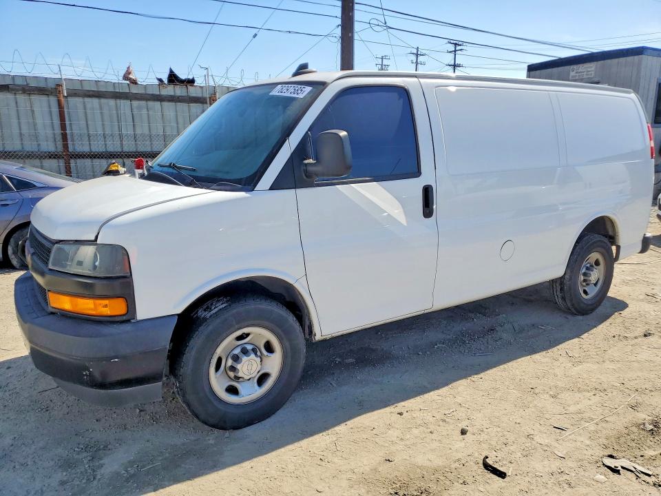 2018 CHEVROLET EXPRESS 25 — VIN 1GCWGAFP0J1323413