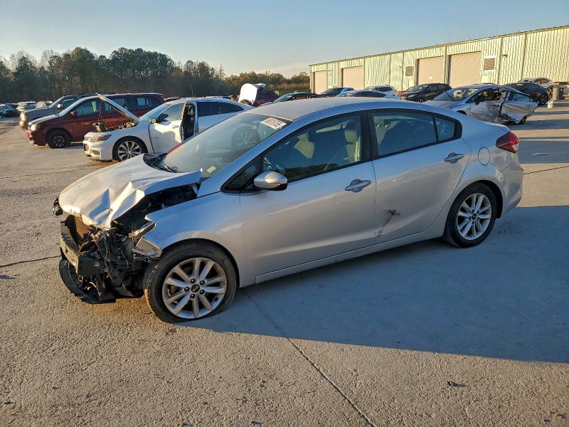 2017 KIA FORTE LX — VIN 3KPFL4A7XHE131685
