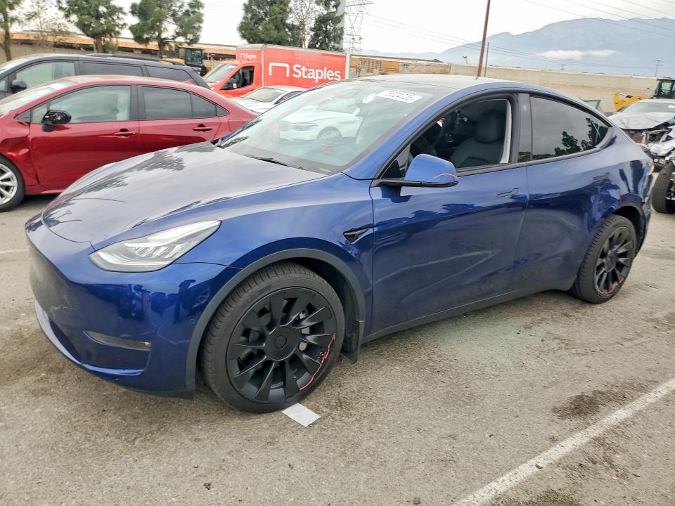2022 TESLA MODEL Y — VIN 7SAYGDEE2NF429596
