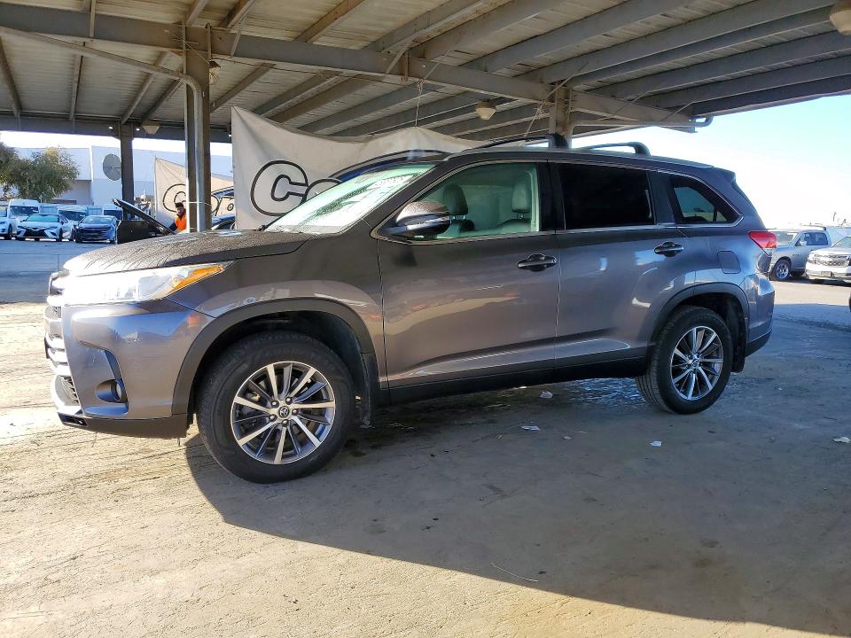 2019 TOYOTA HIGHLANDER — VIN 5TDJZRFH1KS936074