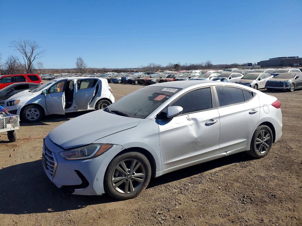 2018 HYUNDAI ELANTRA — VIN 5NPD84LF8JH303811