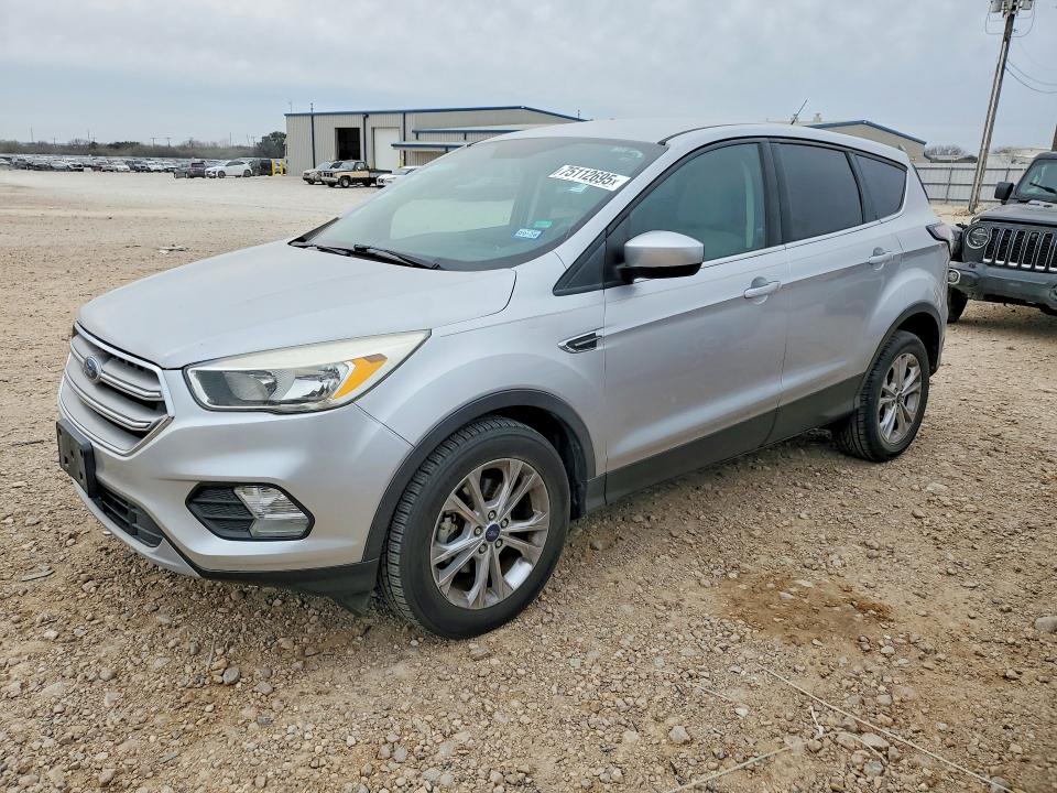2017 FORD ESCAPE SE — VIN 1FMCU0GD8HUB52490