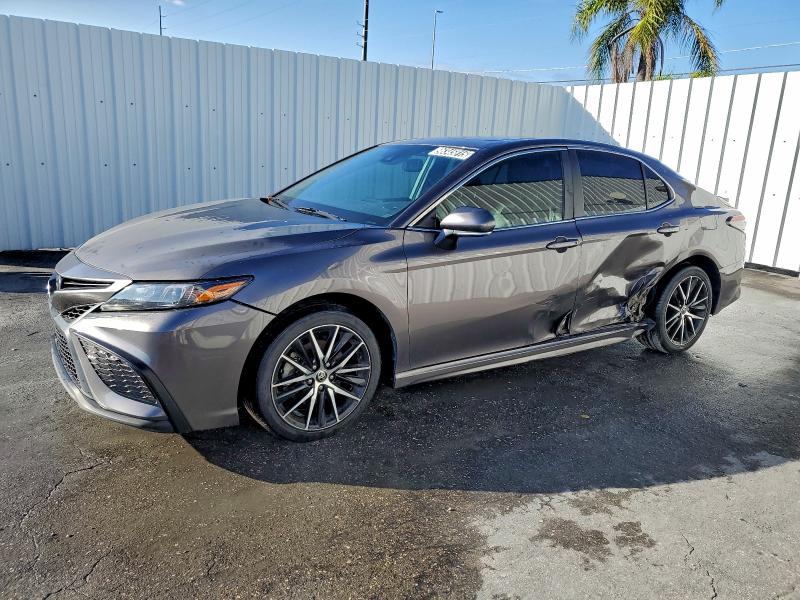 2022 TOYOTA CAMRY SE — VIN 4T1T11AK7NU623174
