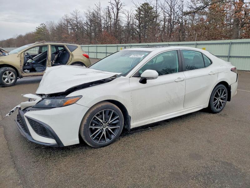 2022 TOYOTA CAMRY SE — VIN 4T1T11BK5NU057417