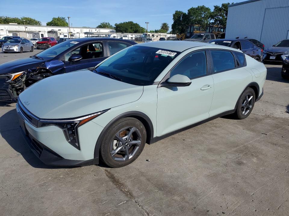 2025 KIA K4 — VIN 3KPFT4DEXSE090105