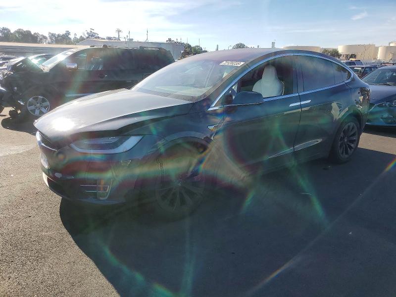 2018 TESLA MODEL X — VIN 5YJXCAE20JF112922