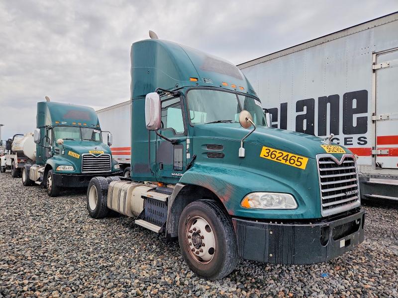 2017 MACK 600 — VIN 1M1AW01X6HM009773