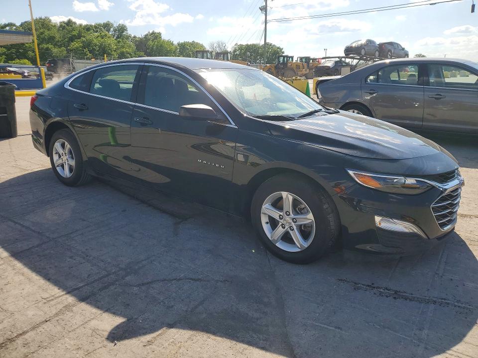 1G1ZB5ST4PF253005