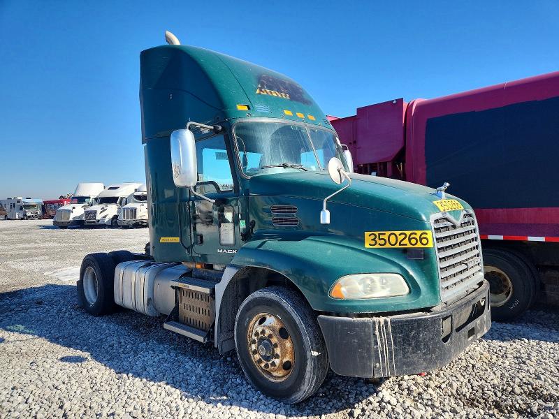 2016 MACK CXU613 — VIN 1M1AW01X3GM008501