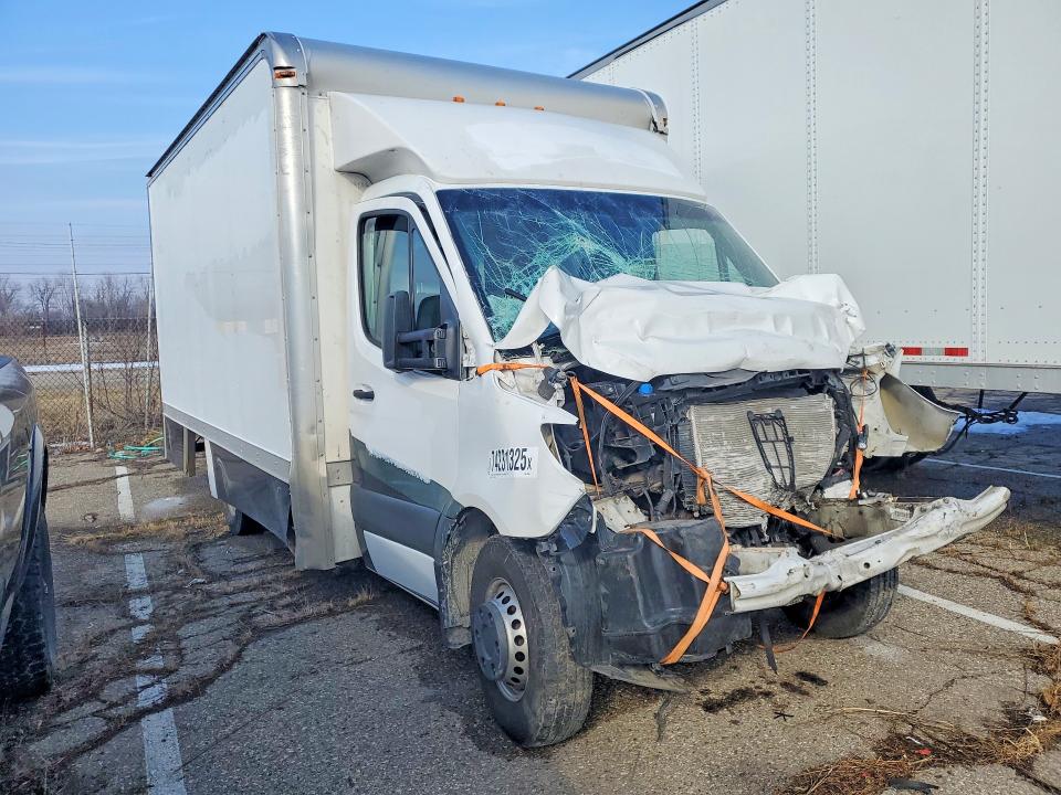 W2X8E33Y5MN158336