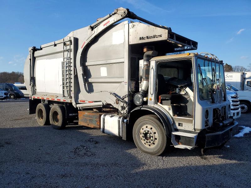 2015 MACK 600 — VIN 1M2AV04C1FM012665