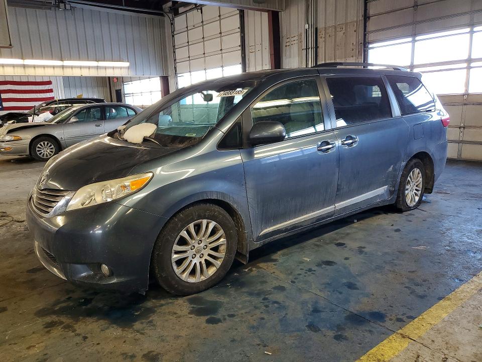 2016 TOYOTA SIENNA — VIN 5TDYK3DC6GS764686