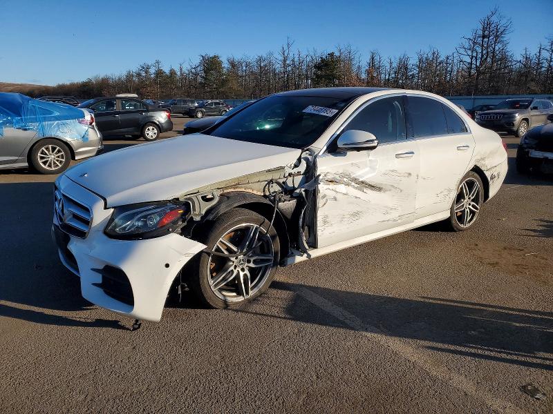 2019 MERCEDES-BENZ E 300 4MAT — VIN WDDZF4KB2KA579927
