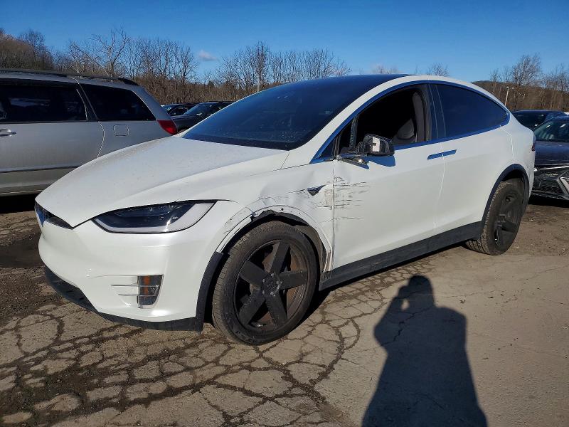 2018 TESLA MODEL X — VIN 5YJXCDE25JF140586
