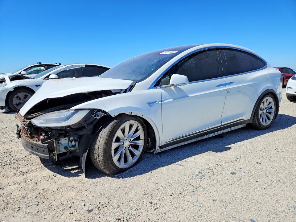 2016 TESLA MODEL X — VIN 5YJXCAE46GF000264