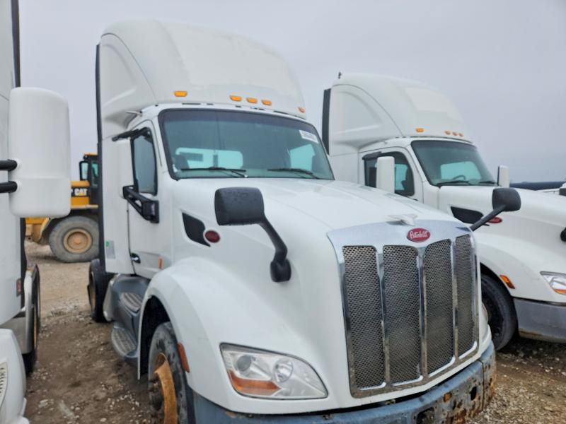2018 PETERBILT 579 — VIN 1XPBA48X9JD446428