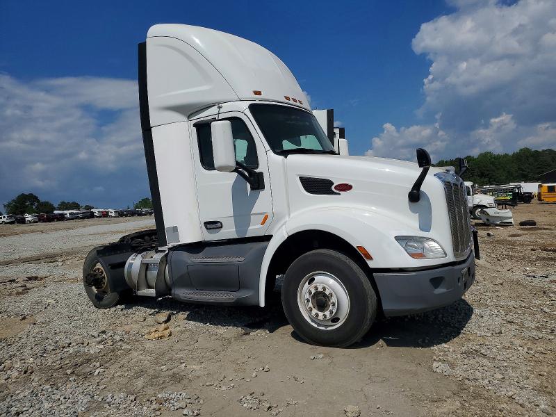 2018 PETERBILT 579 — VIN 1XPBA48X8JD478027