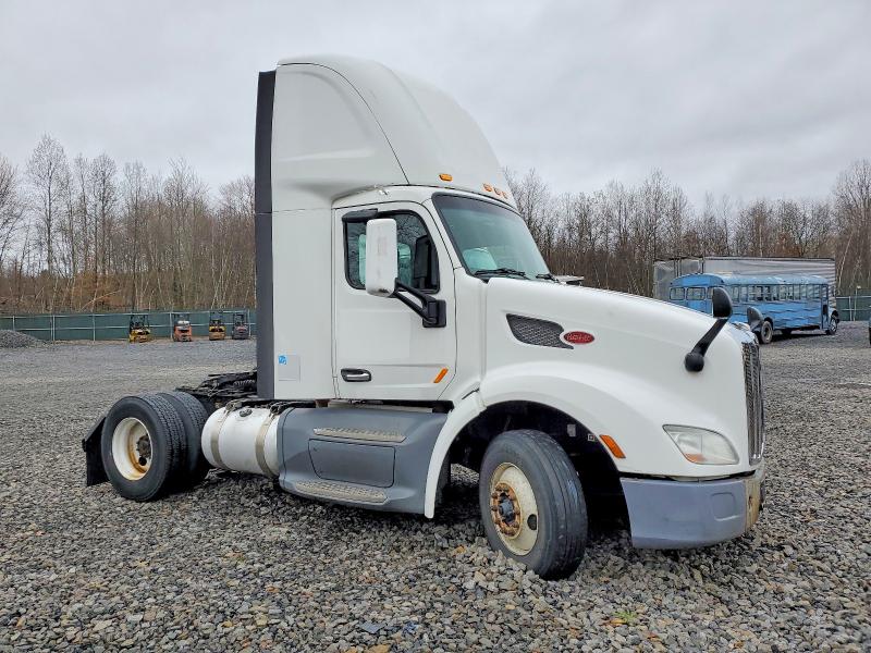 2017 PETERBILT 579 — VIN 1XPBA48X4HD361734